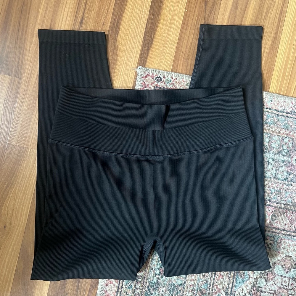 Victoria's Secret Sport Black Ribbed Athletic Leggings Size Large - Picture 2 of 5